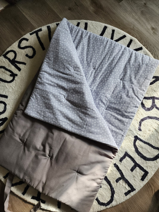 Sleeping Bag - Dainty White Flowers